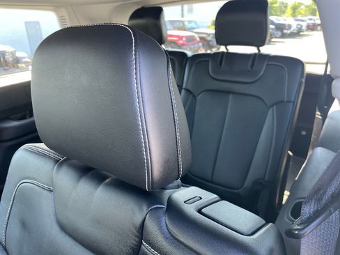 Used 2023 Jeep Grand Cherokee L Limited w/ Black Appearance Package AWD/4WD image 42