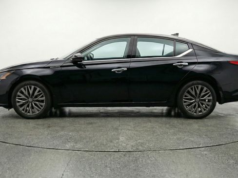 Used 2025 Nissan Altima 2.5 SV FWD image 5