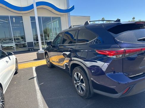 Used 2023 Toyota Highlander XLE image 12