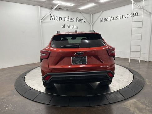 Used 2024 Chevrolet Trax RS w/ Sunroof Package image 6