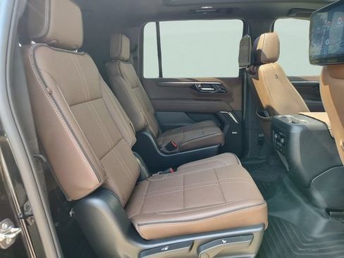 Used 2026 Chevrolet Suburban High Country AWD/4WD image 30