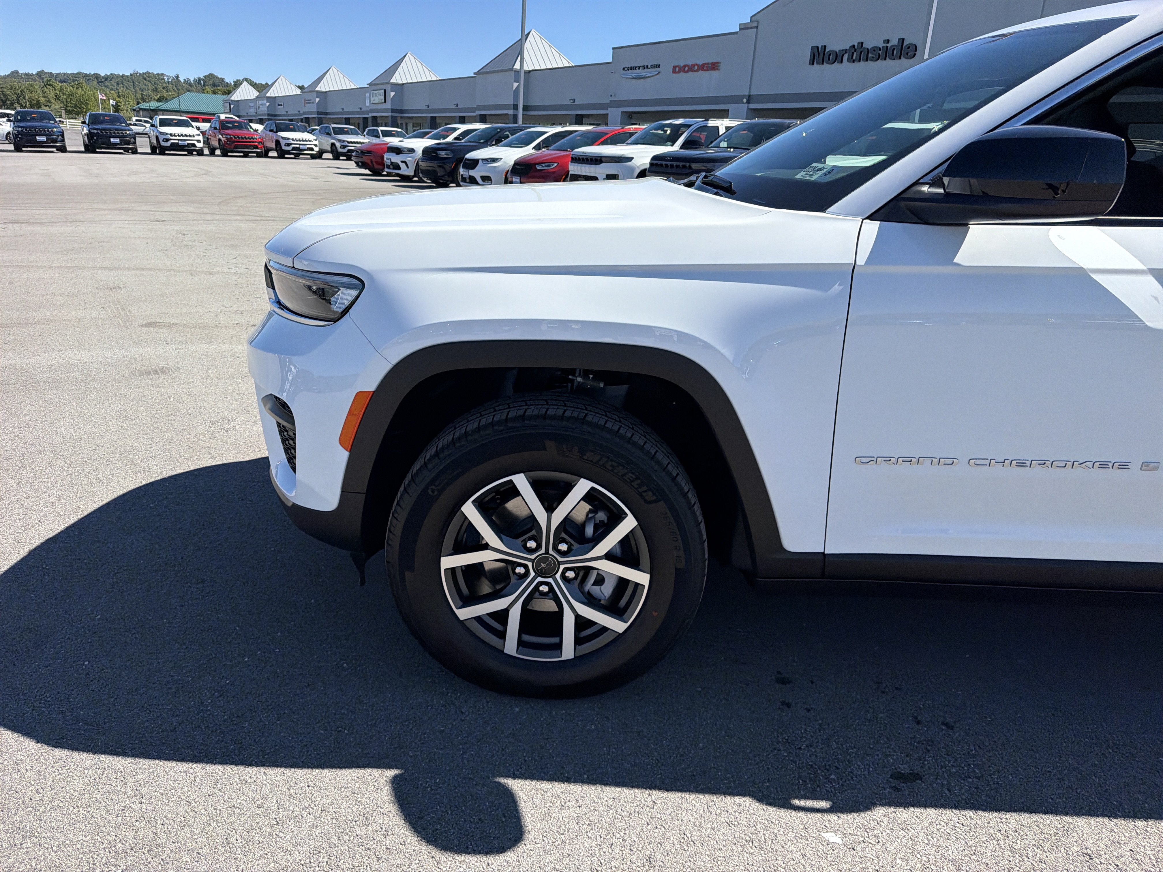 New 2027 Jeep Grand Cherokee Laredo X AWD/4WD image 11