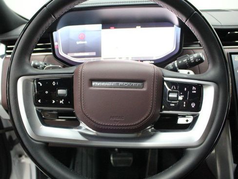 Used 2023 Land Rover Range Rover SE image 9