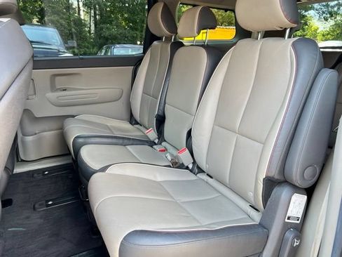 Used 2017 Kia Sedona LX w/ LX Essentials Premium Package FWD image 14