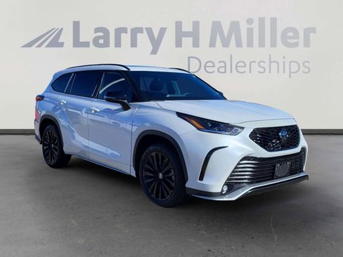 Used 2025 Toyota Highlander XSE image 4