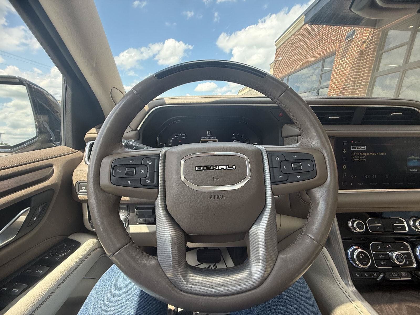 Used 2023 GMC Yukon XL Denali w/ Denali Reserve Package AWD/4WD image 16