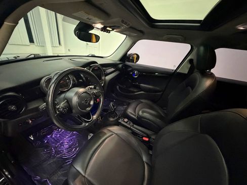 Used 2021 MINI Cooper 4-Door Hardtop image 14