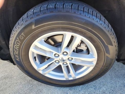 Used 2020 Ford Explorer XLT w/ Equipment Group 202A image 26