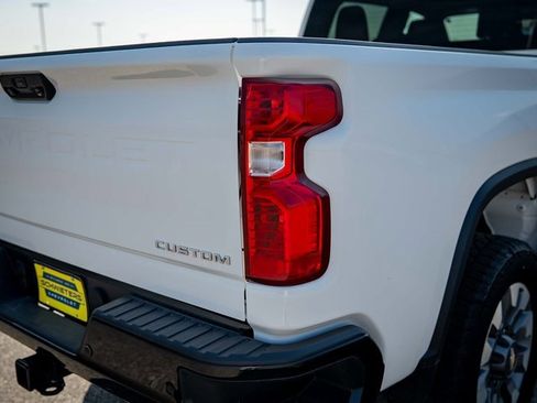 Used 2024 Chevrolet Silverado 2500 Custom w/ Custom Value Package image 9
