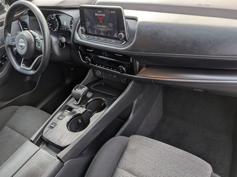 Used 2022 Nissan Rogue SV FWD image 32