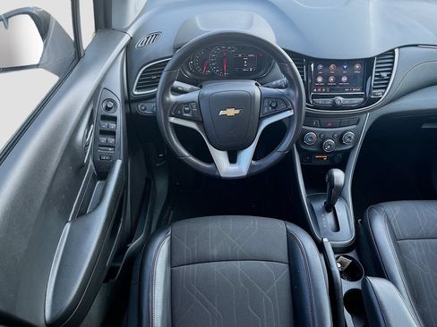 Used 2022 Chevrolet Trax LT w/ LT Convenience Package AWD/4WD image 23