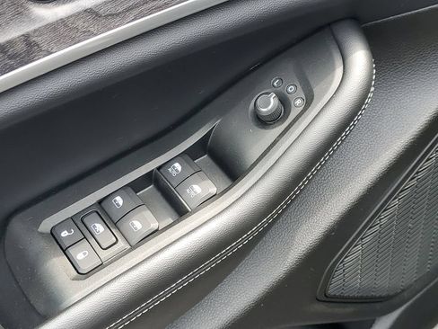 Certified 2024 Jeep Grand Cherokee Limited w/ Luxury Tech Group II AWD/4WD image 23