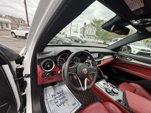 Used 2019 Alfa Romeo Stelvio Ti Sport w/ Quick Order Package 22S Sport AWD/4WD image 17