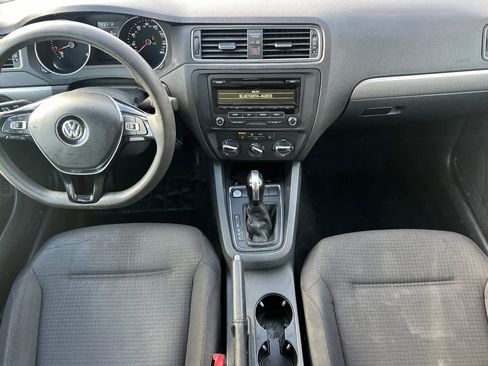 Used 2015 Volkswagen Jetta SE image 3