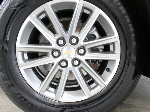 Used 2023 Chevrolet Traverse LT w/ LPO, Floor Liner Package image 38