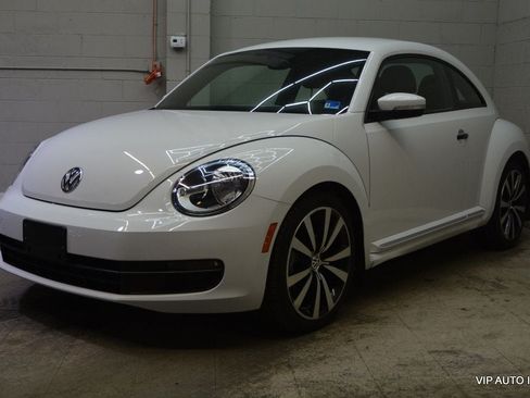 Used 2015 Volkswagen Beetle 1.8T Classic FWD image 2