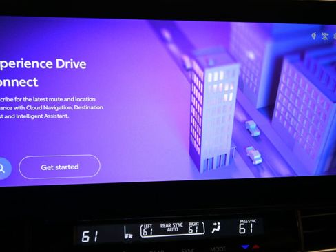 Certified 2025 Toyota Sienna XLE FWD image 15