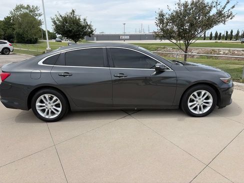 Used 2017 Chevrolet Malibu LT FWD image 20