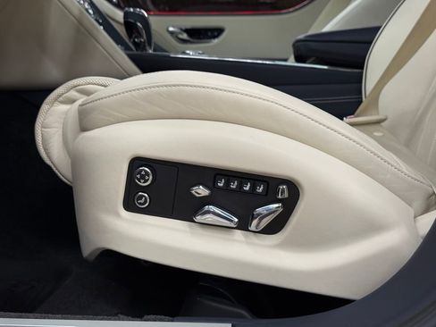 Used 2022 Bentley Flying Spur Plug-In Hybrid image 52