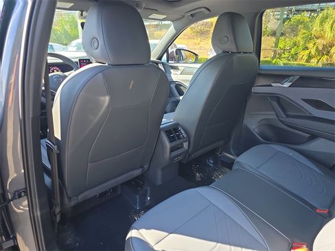 New 2026 Volkswagen Tiguan SE R-Line image 9