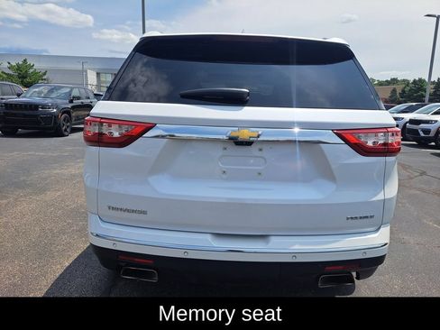 Used 2019 Chevrolet Traverse Premier w/ Driver Confidence II Package FWD image 5