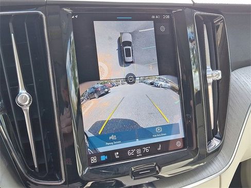 Used 2024 Volvo XC60 B5 Plus image 4