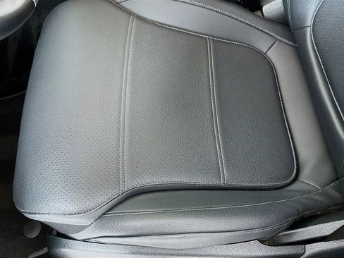 Used 2025 Mercedes-Benz C 300 Sedan image 20