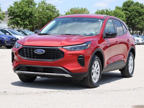Used 2025 Ford Escape Active w/ Cold Weather Package AWD/4WD image 6