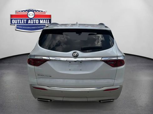 Used 2022 Buick Enclave Essence w/ Experience Buick Package FWD image 4