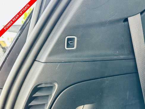 Used 2025 Chrysler Pacifica Select FWD image 11