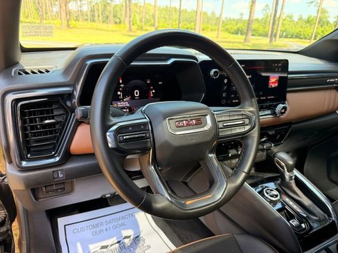 Used 2023 GMC Canyon AT4 w/ Technology Package AWD/4WD image 15