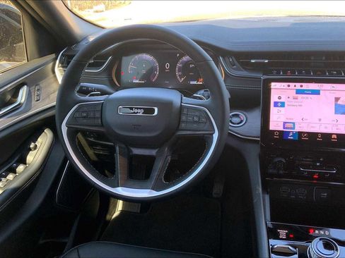 New 2025 Jeep Grand Cherokee Limited image 8