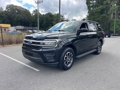 Certified 2024 Ford Expedition XLT image 2