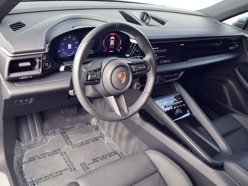 Certified 2025 Porsche Macan Electric RWD image 4
