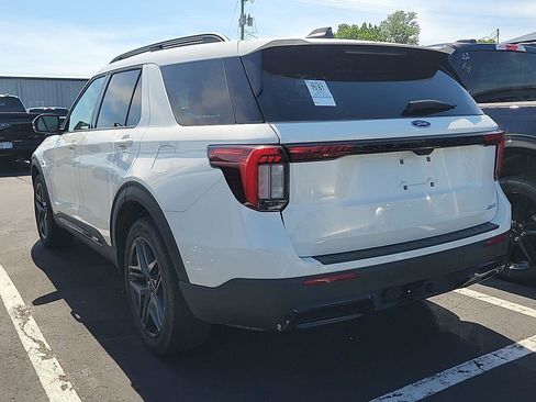 Used 2025 Ford Explorer ST-Line w/ ST-Line Street Pack AWD/4WD image 5