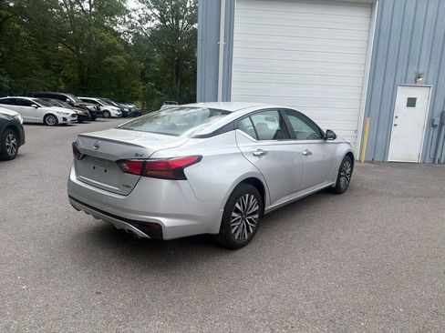 Used 2024 Nissan Altima 2.5 SV w/ SV Premium Package AWD/4WD image 6