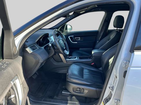 Used 2019 Land Rover Discovery Sport Landmark image 10