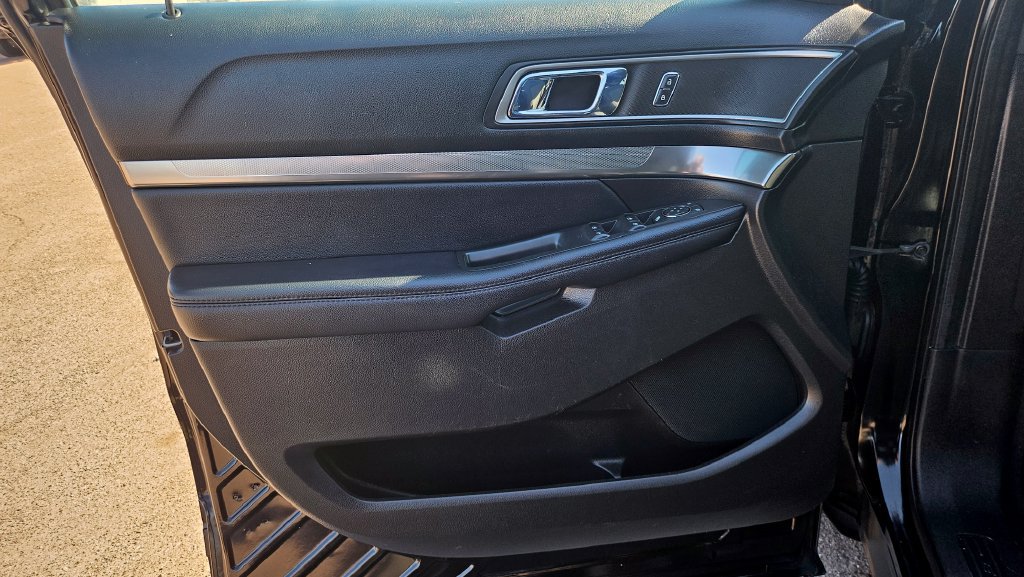 Used 2018 Ford Explorer XLT FWD image 28