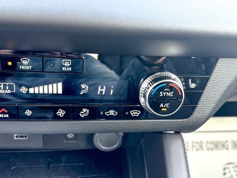 New 2025 Mitsubishi Outlander SEL image 36