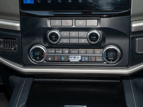 Used 2024 Ford Expedition Max XLT AWD/4WD image 26