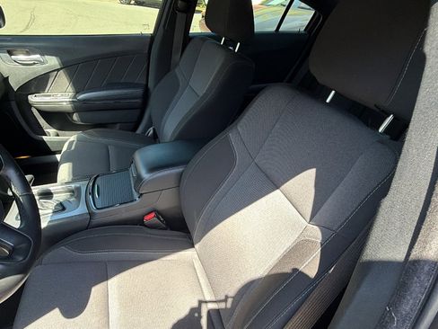 Used 2022 Dodge Charger SXT w/ Blacktop Package image 17