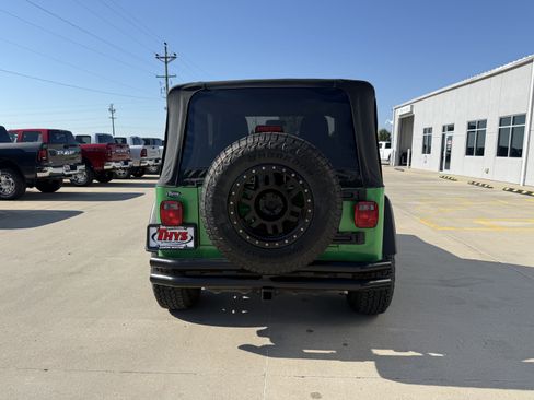 Used 2004 Jeep Wrangler 4WD w/ 30" Tire & Wheel Group image 27