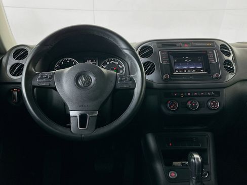 Used 2016 Volkswagen Tiguan S image 17