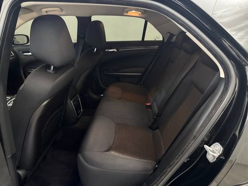 Used 2018 Chrysler 300 Touring w/ Driver Convenience Group RWD image 12