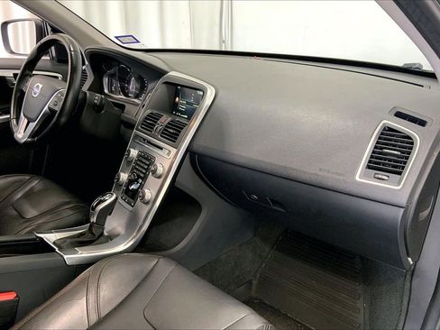 Used 2017 Volvo XC60 T6 Dynamic w/ Preferred Option Package AWD/4WD image 28