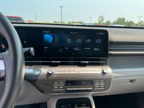 Used 2025 Hyundai Kona SEL AWD/4WD image 16