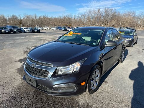 Used 2015 Chevrolet Cruze LS image 2