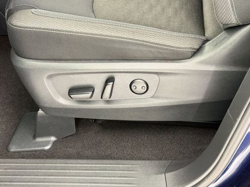 Used 2024 Nissan Pathfinder SV FWD image 14