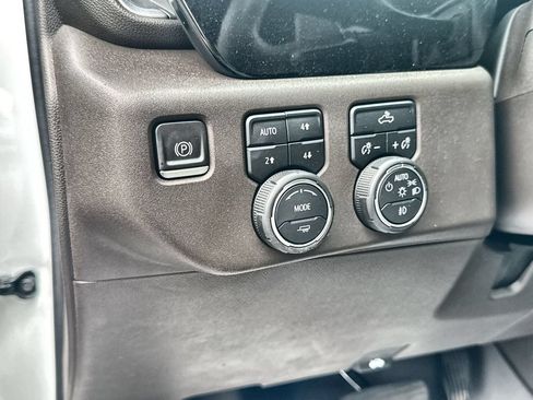 Used 2024 Chevrolet Silverado 1500 LT Trail Boss w/ Convenience Package II AWD/4WD image 16