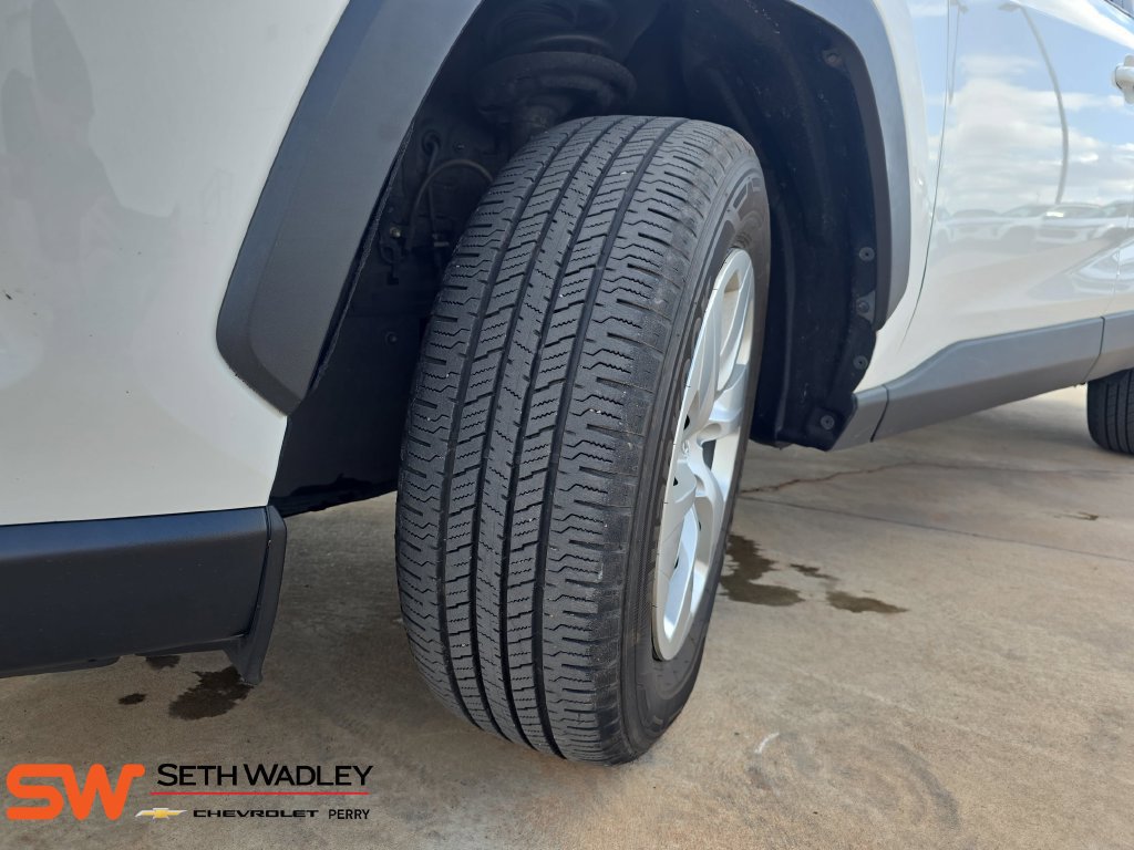 Used 2021 Toyota RAV4 LE FWD image 30